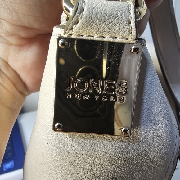 Jones New York Beige Cream Butter Soft Pleather Embossed Crossbody Purse Neutral - Picture 8 of 10
